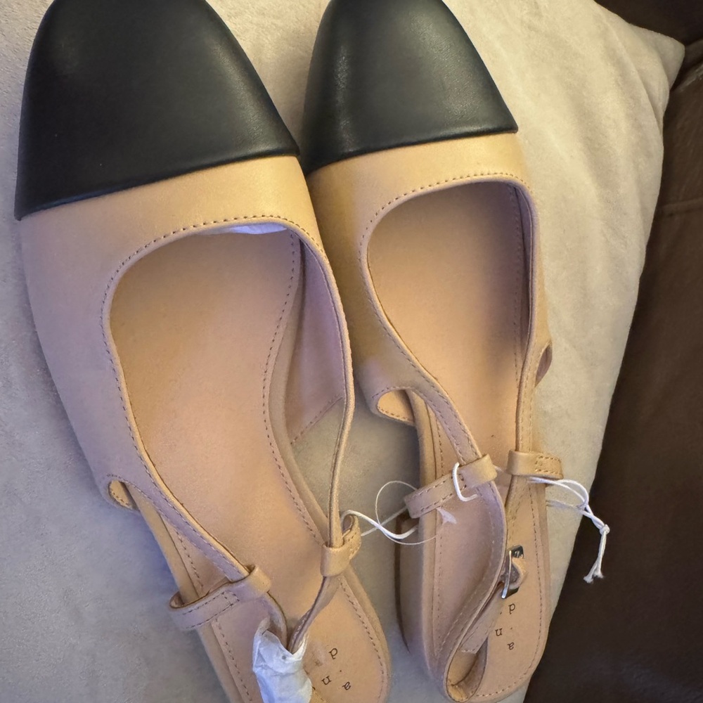 A New Day Tan and Black Flats for Effortless Style